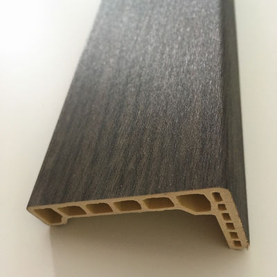 良い価格 再生利用できる内部ドアのArchitrave、WPC UPVCのドアのArchitrave オンライン